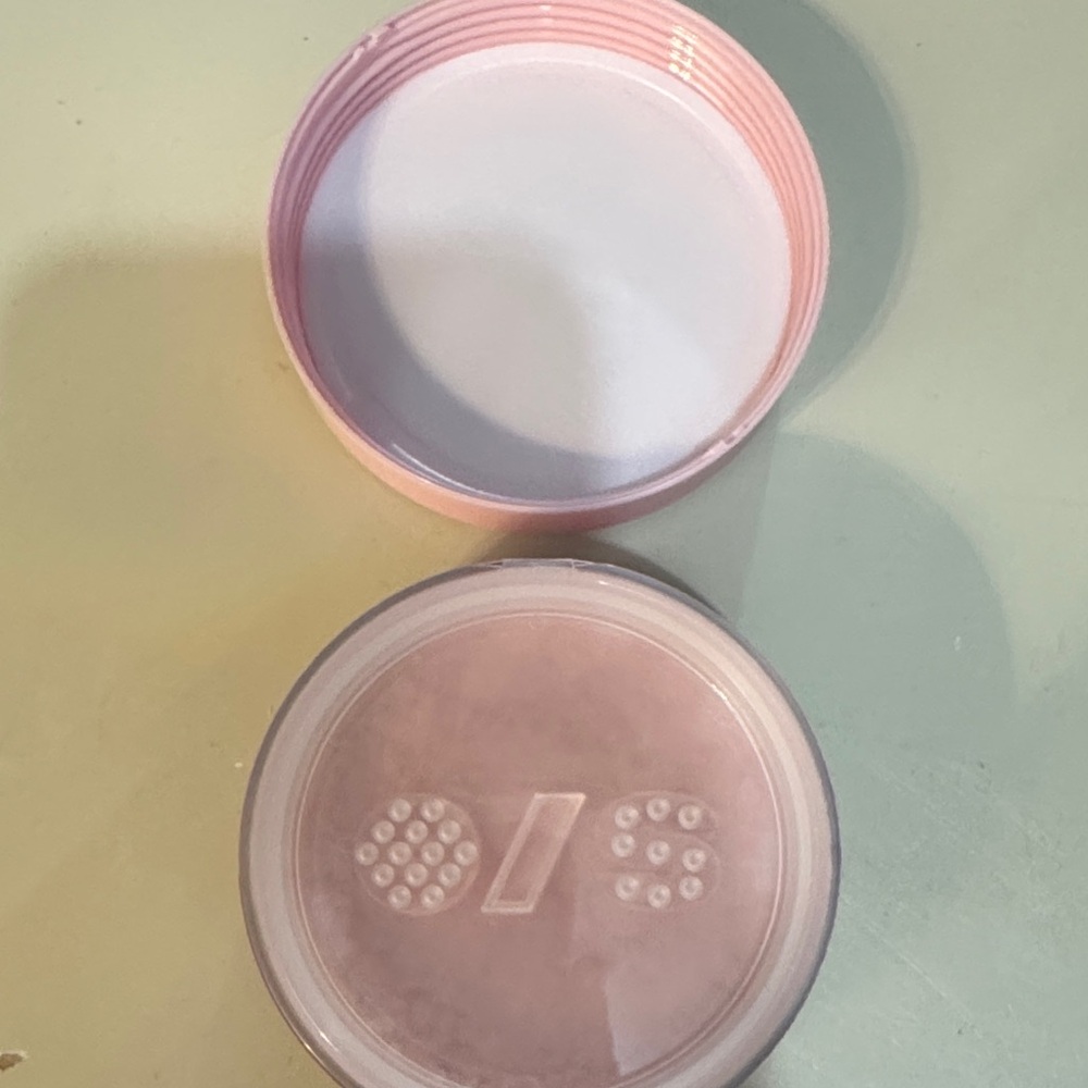 ONE/SIZE Pink Ultimate Setting Powder - Picture 4 of 4